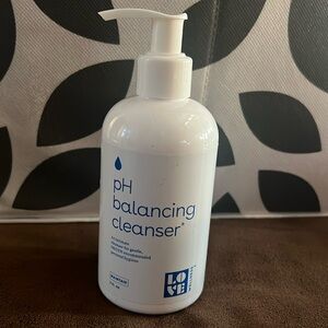 PH balancing cleanser 7 oz New